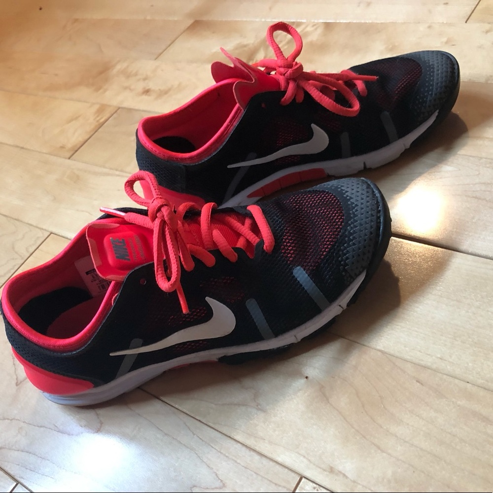 Nike lunarelement running shoes